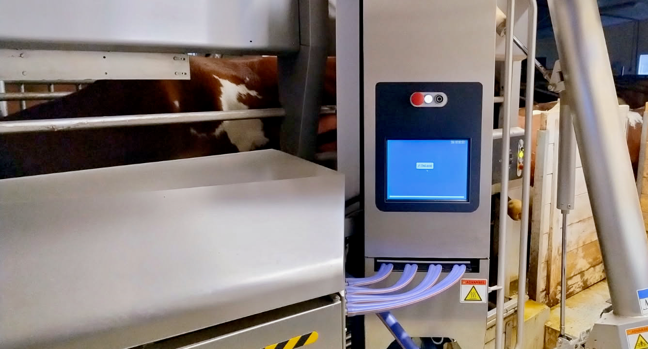 Bilde av melkerobot som nettoppp har fått tilbake strømmen